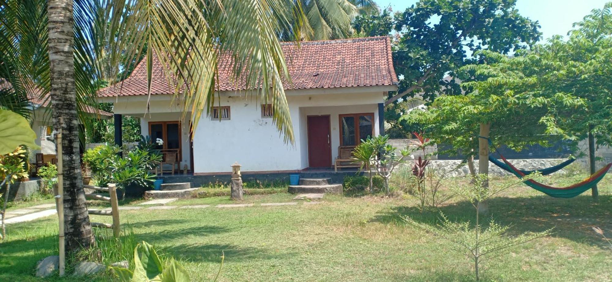 Dewi Garden Guesthouse Kuta  Exterior photo