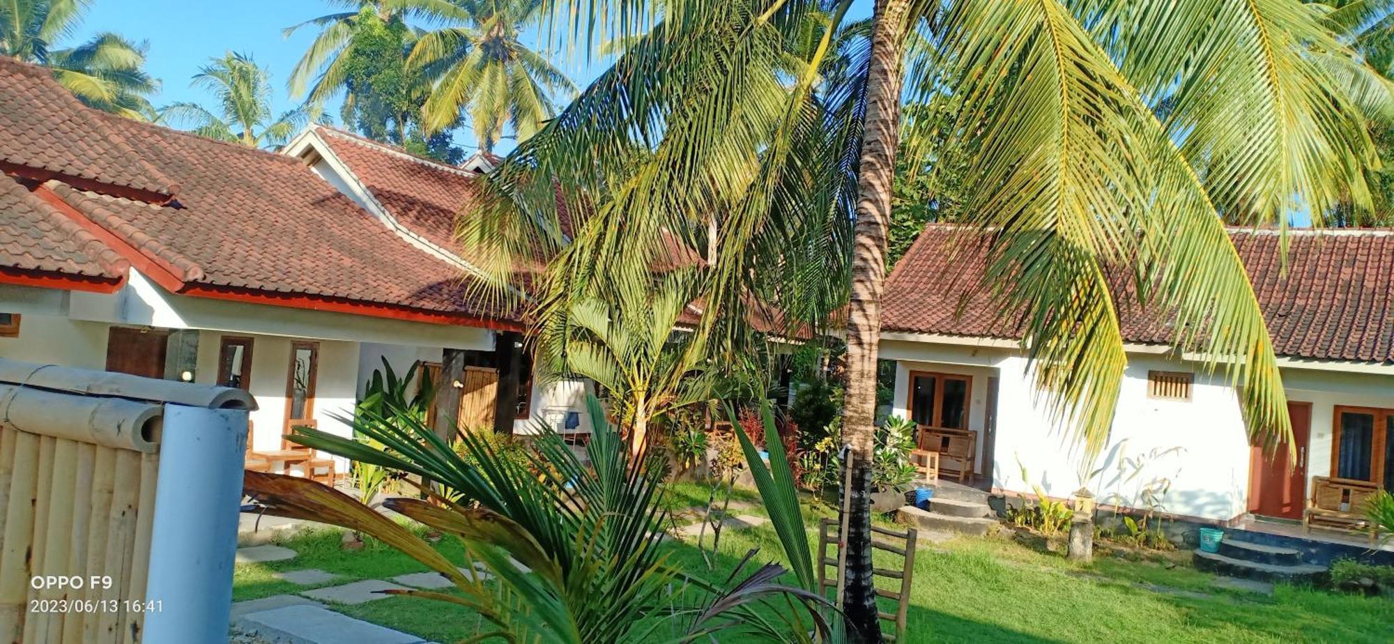 Dewi Garden Guesthouse Kuta  Exterior photo