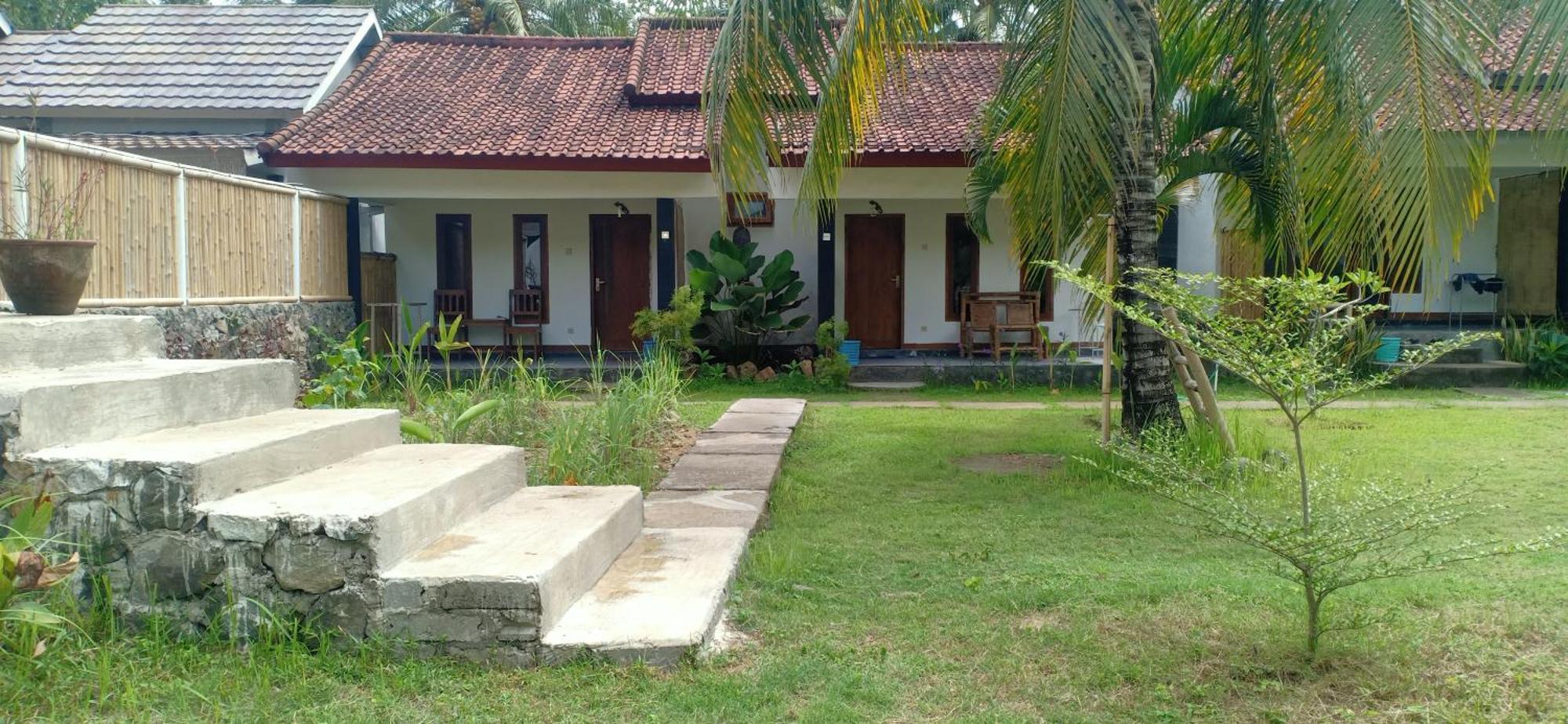 Dewi Garden Guesthouse Kuta  Exterior photo