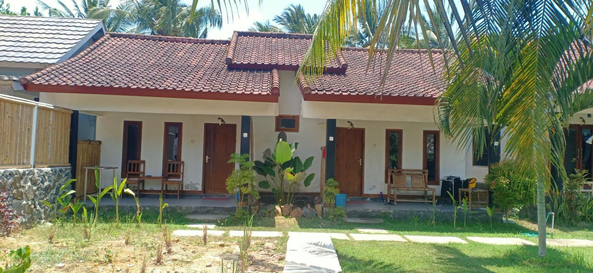 Dewi Garden Guesthouse Kuta  Exterior photo