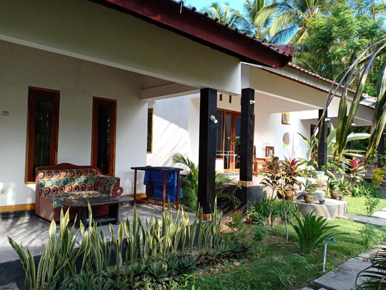 Dewi Garden Guesthouse Kuta  Exterior photo