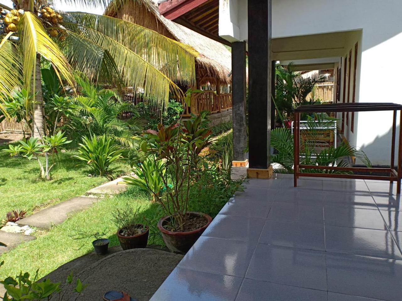 Dewi Garden Guesthouse Kuta  Exterior photo