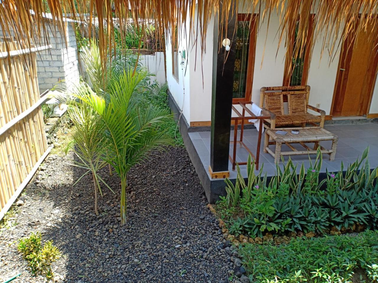 Dewi Garden Guesthouse Kuta  Exterior photo