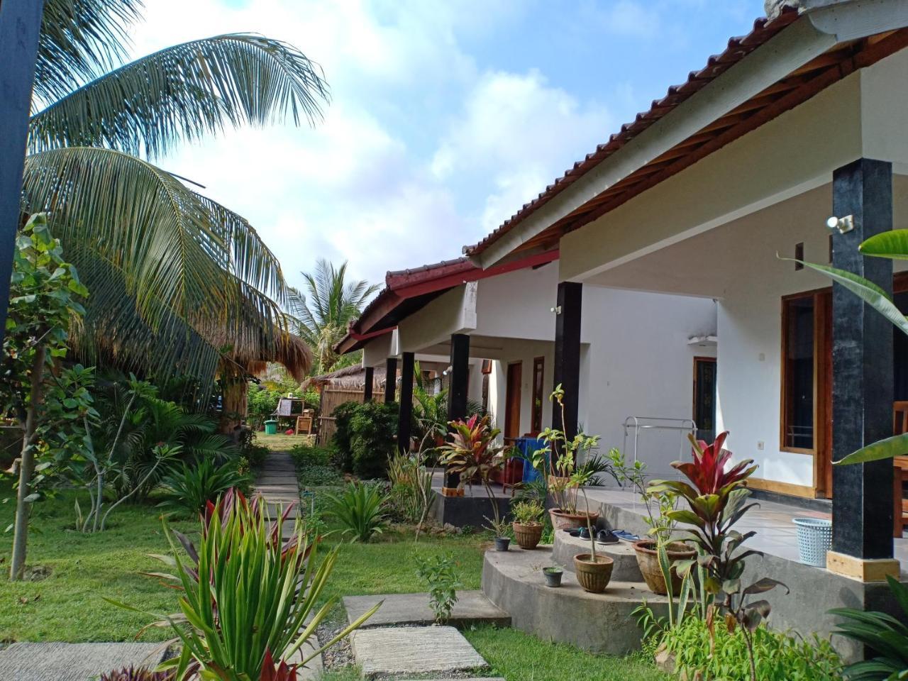 Dewi Garden Guesthouse Kuta  Exterior photo