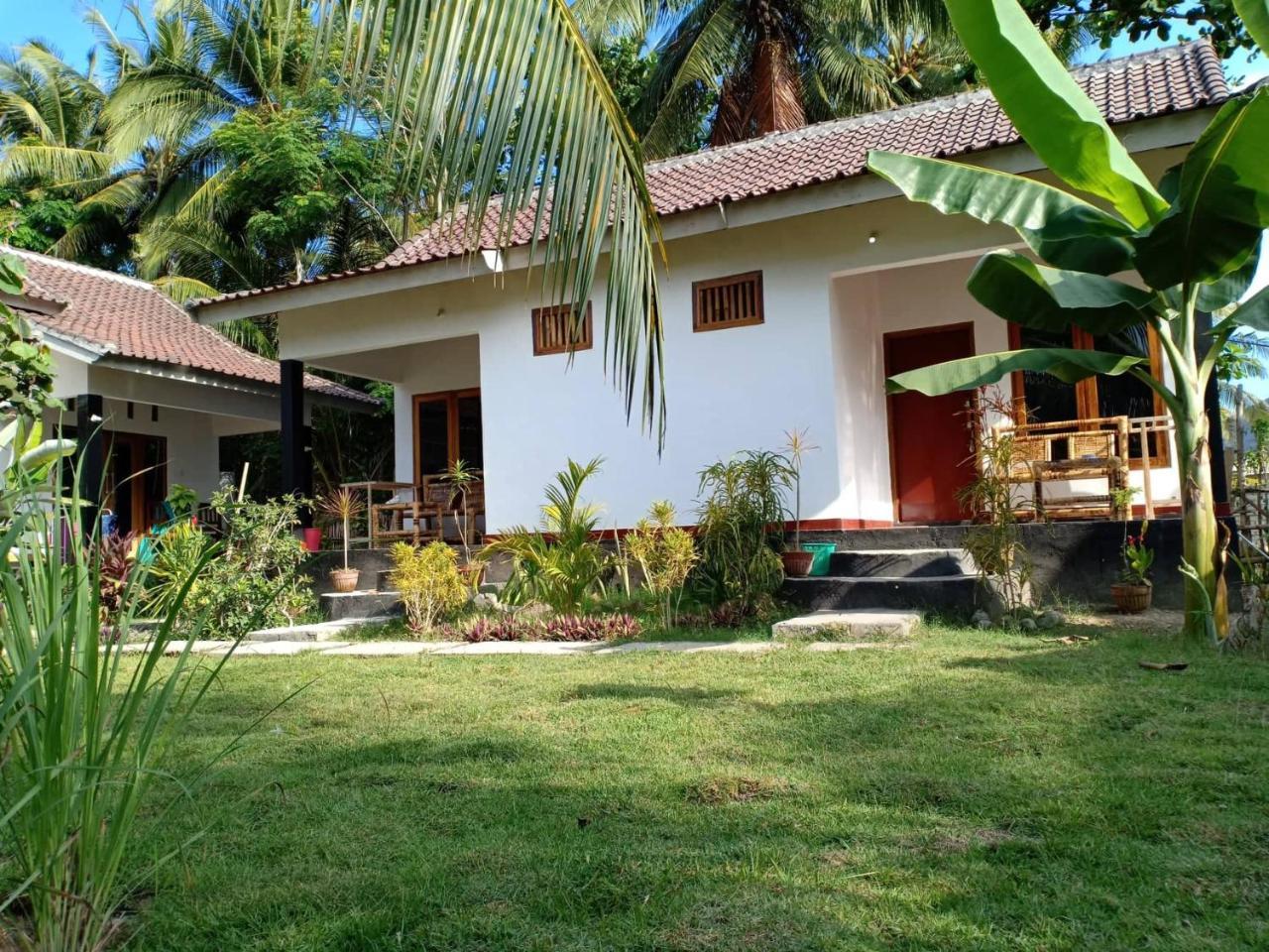 Dewi Garden Guesthouse Kuta  Exterior photo